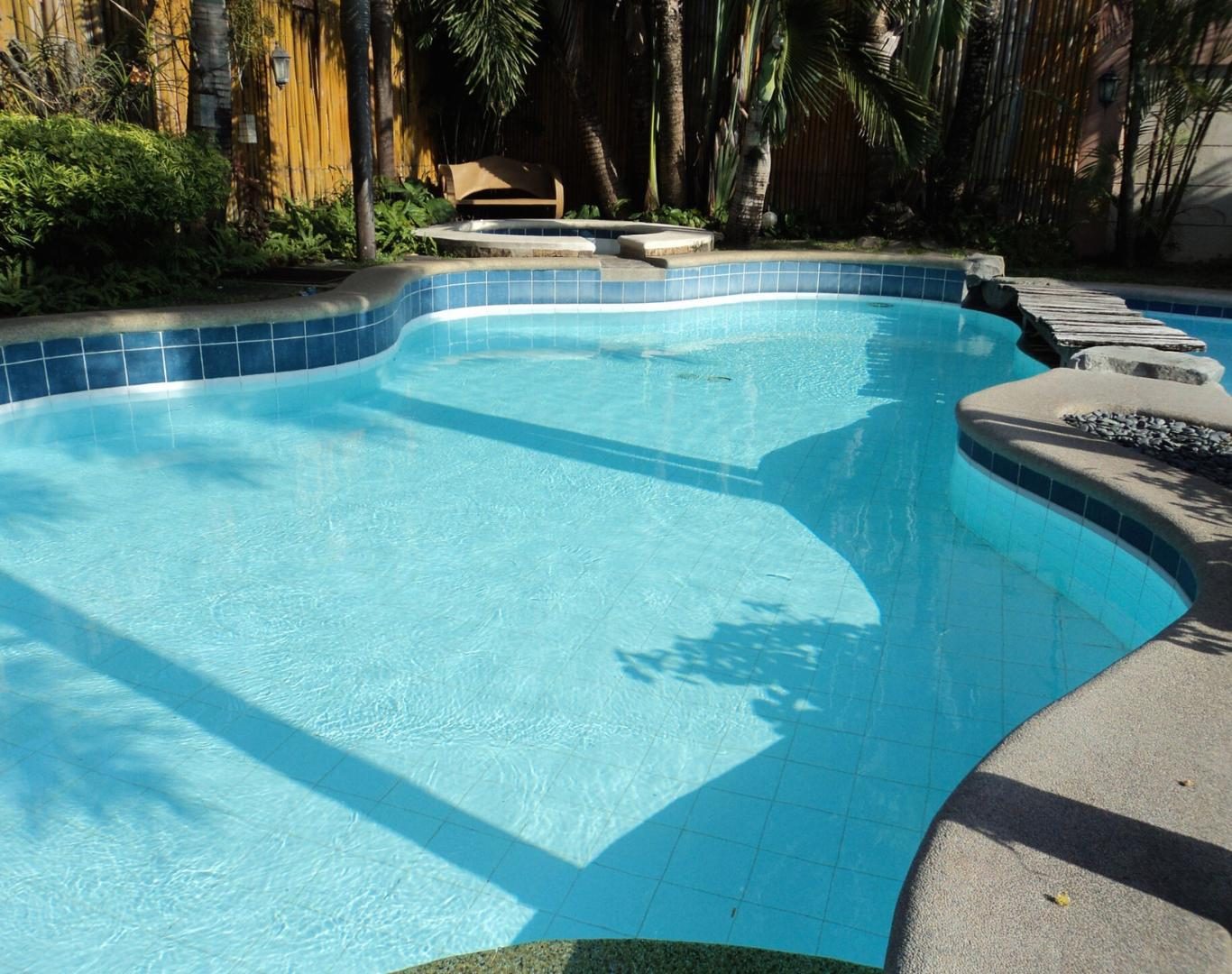 Pool services in Chesterfield County, VA for sparkling results